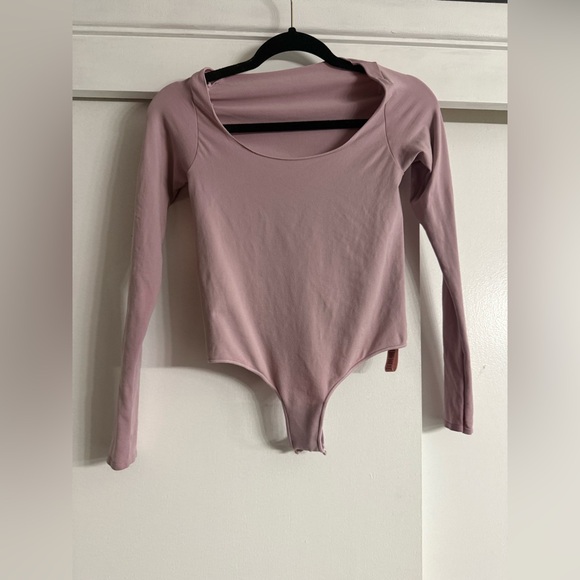 SKIMS dusk pink essentials Long Sleeve Bodysuit - Picture 1 of 5